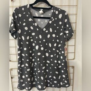 Heimish USA Gray Polka Dot V-Neck Top | NWT | Size Small | Generous Fit